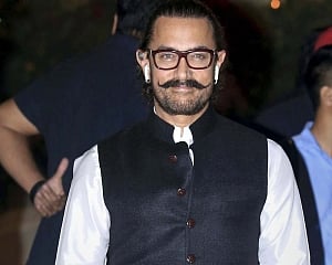 To see myself on poster with Big B a dream come true: Aamir Khan