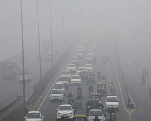 With smog covering around, Delhi's air quality turns 'severe'