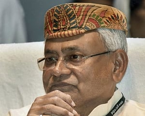 Youth must join politics for public service, not gains: Nitish