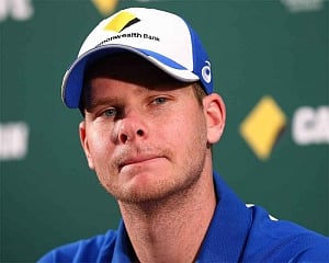 'Feeling good' - Smith back in nets after elbow surgery