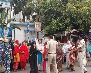 Fresh clashes break out in trouble-hit Bhatpara; many injured