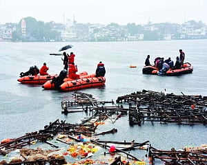 33 drown while bidding adieu to Lord Ganesh