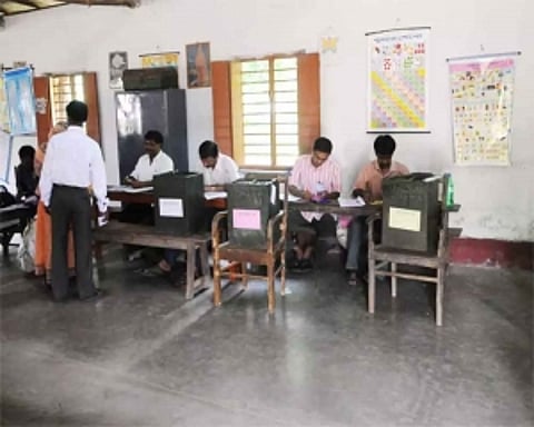 34.71pc votes cast in West Bengal till 11 am amid violence
