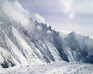 4 soldiers killed by snow avalanche near LoC in north Kashmir