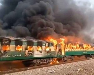 73 killed in massive fire on train in Pakistan