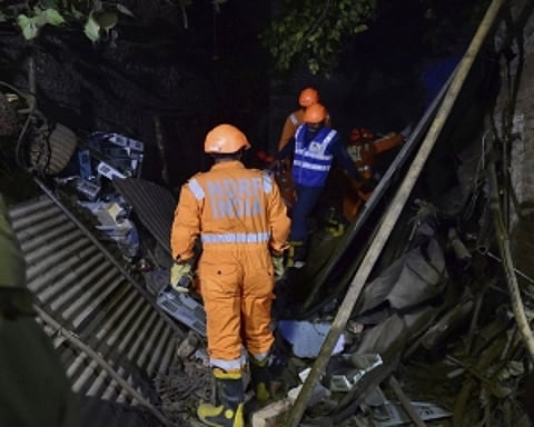 7 dead in building collapse in West Delhi