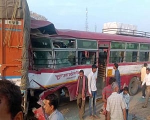 8 killed as bus rams into truck in UP's Greater Noida