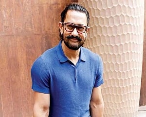 Aamir unveils logo of 'Laal Singh Chaddha'