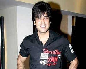 Actor Karan Oberoi arrested for raping, blackmailing woman