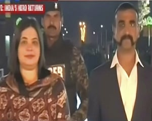 After daylong wait, IAF hero Abhinandan returns home from Pakistan