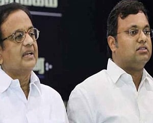 Aircel-Maxis case: Delhi court extends protection from arrest to Chidambaram, Karti till Aug 1