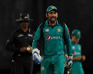 Akram slams PCB for calling back Sarfaraz from South Africa