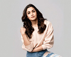Alia's 'free, bound by love' 'Kalank' look unveiled
