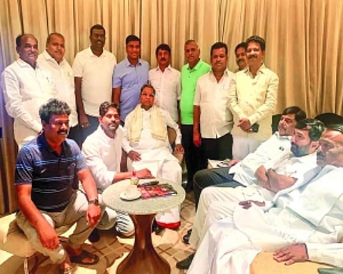 Another K’taka MLA gives Cong slip, joins rebel team