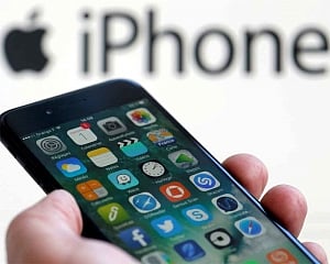 Apple profit stable as service gains offset iPhone slump