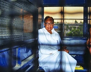 Arrest PC if needed: Court to ED