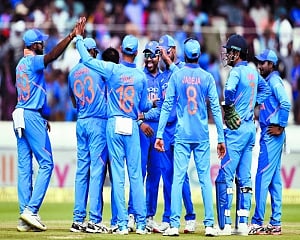 Aus sweat on Finch's form, India target little gains