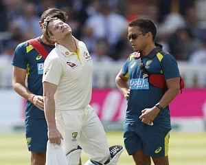 Australia's Smith out of second Ashes Test with concussion