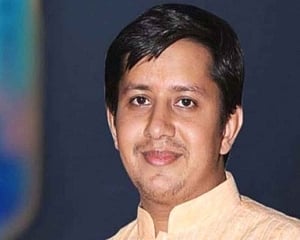 BJP leader Vijayvargiya's MLA son assaults civic officer