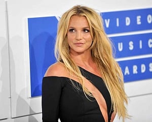 Britney Spears back with signature blonde look
