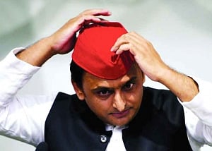 Bua cheers Akhilesh up as CBI shares mine of info