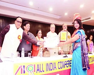 CA Shweta honoured with Delhi Ratan Award