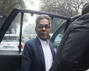 Chopper scam: SC asks Rajeev Saxena to appear before AIIMS medical board