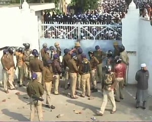 Citizenship Act protests: Students of Lucknow seminary indulge in stone-pelting
