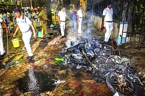 Clash cuts short Shah show
