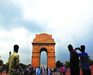 Cloud, wind, shower rain relief on Delhi