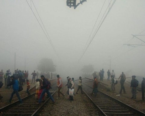 Cold, foggy morning in Delhi; 14 trains delayed