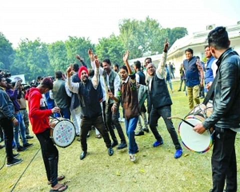 Cong’s brahmastra Priyanka takes plunge