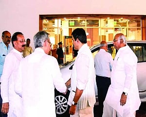 Cong, NCP OK Uddhav as CM