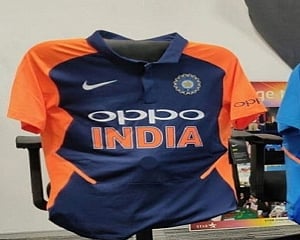 Cong, SP leaders suspect politics behind India's orange WC jersey, BJP calls them 'myopic'