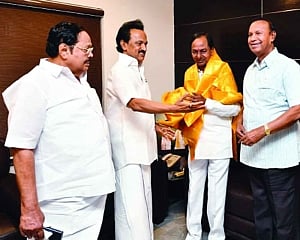 Cong welcome if it backs front PM: TRS
