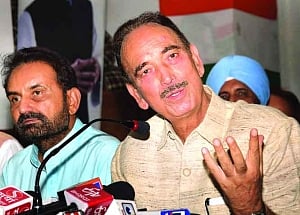 Cong will forgo PM’s post if it stops Modi, hints Azad