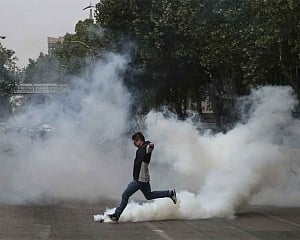 Curfew in Santiago after Chileans continue clashes with police