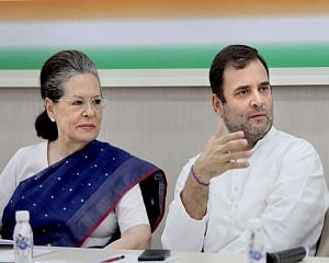 Rahul declines to take back resignation, Sonia Gandhi appointed interim Cong chief