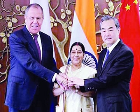 De-escalate Indo-Pak ties