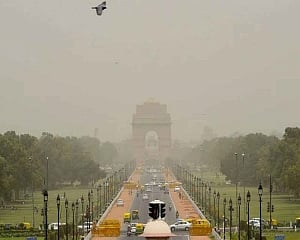 Delhi's air quality 'very poor', but drastic decline unlikely till Tuesday: SAFAR