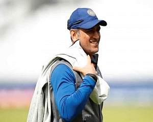 Dhoni fans not impressed as #DhoniRetires trends on social media