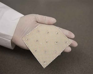 Electric field-based dressing fights bacterial infections