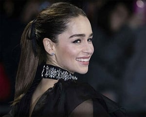 Emilia Clarke bans selfies with fans