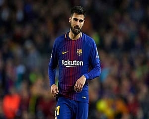 Everton sign Barca midfielder Gomes
