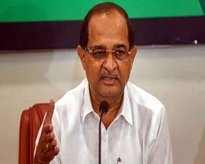 Ex-Cong leader Vikhe Patil sworn in as Maharashtra minister