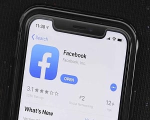 Facebook working on new messaging app to take on Snapchat