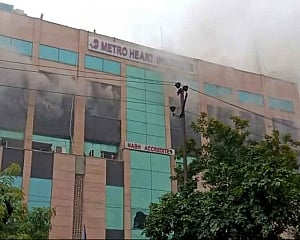 Fire in hospital in Noida, several feared trapped
