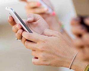 Flawed Facebook app let children chat with strangers