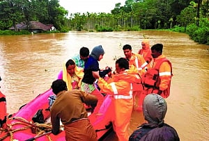 Flood toll at 60 in Kerala, situation grim in 3 States