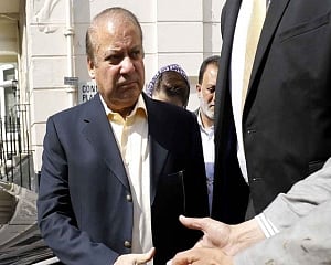 Former Pak PM Nawaz Sharif leaves for London for medical treatment